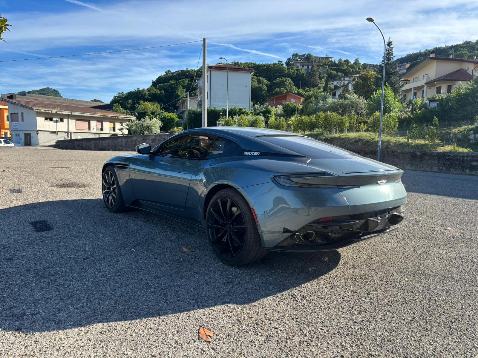 Aston Martin DB11 V12